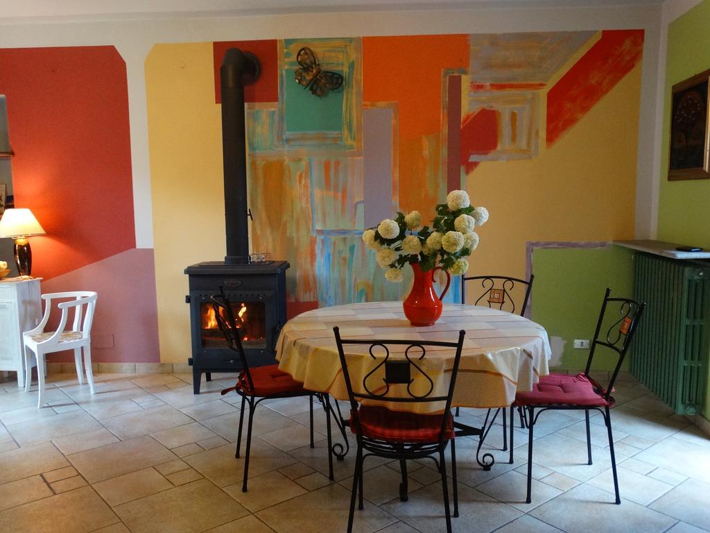 Agriturismo Casa De Colores Moretta Bagian luar foto