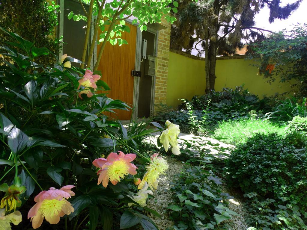 Agriturismo Casa De Colores Moretta Bagian luar foto